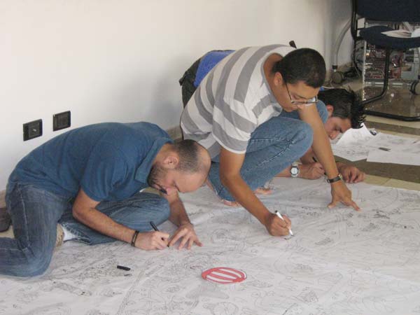 El equipo de CortesMedia Agencia trabajando duro en el website