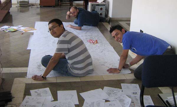 El equipo de CortesMedia Agencia diseñando la página web de frisby sa