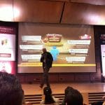 Carlos Cortés explicando la anatomia del consumidor moderno en Expo La Barra 2017